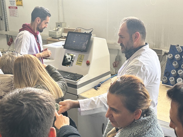 İzmir Kavram Üniversitesi SHMYO Optisyenlik Bölümü Öğrencilerinin Akay Rx Laboratory Ziyareti