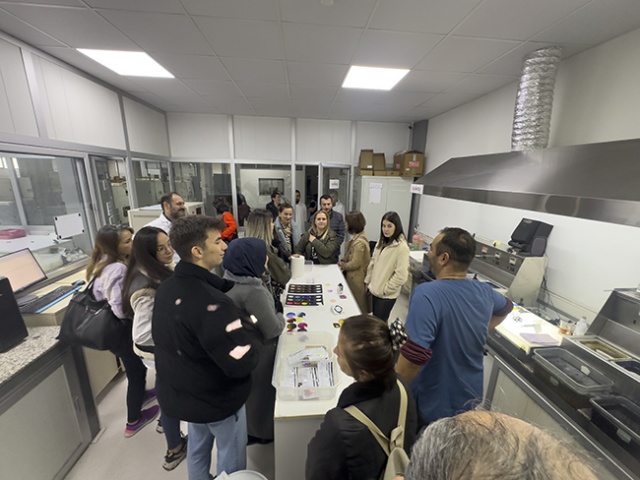 İzmir Kavram Üniversitesi SHMYO Optisyenlik Bölümü Öğrencilerinin Akay Rx Laboratory Ziyareti