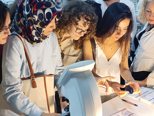 Ege Üniversitesi Optisyenlik Bölümü Akay Rx Laboratory Ziyareti