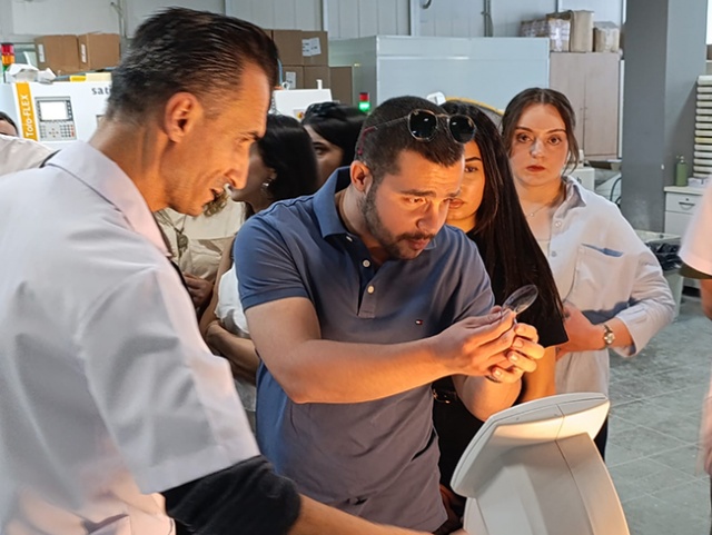 Ege Üniversitesi Optisyenlik Bölümü Akay Rx Laboratory Ziyareti