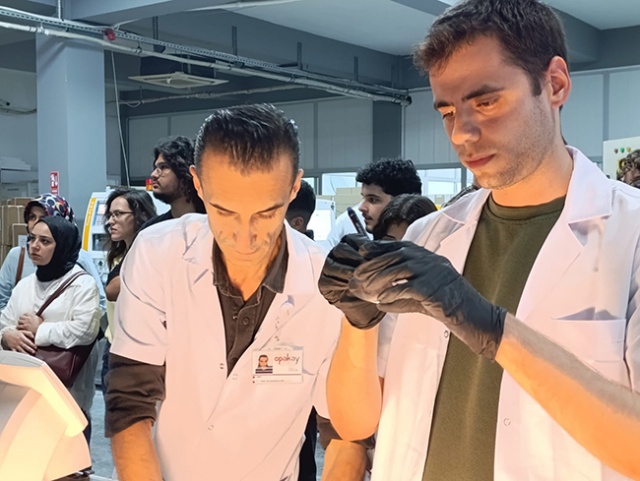 Ege Üniversitesi Optisyenlik Bölümü Akay Rx Laboratory Ziyareti