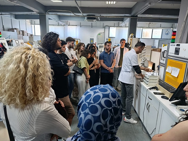 Ege Üniversitesi Optisyenlik Bölümü Akay Rx Laboratory Ziyareti