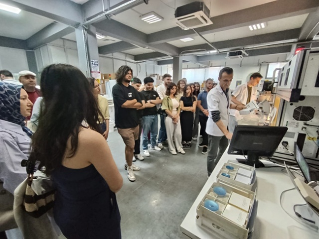 Ege Üniversitesi Optisyenlik Bölümü Akay Rx Laboratory Ziyareti