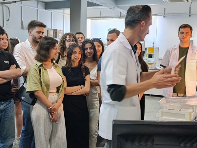 Ege Üniversitesi Optisyenlik Bölümü Akay Rx Laboratory Ziyareti
