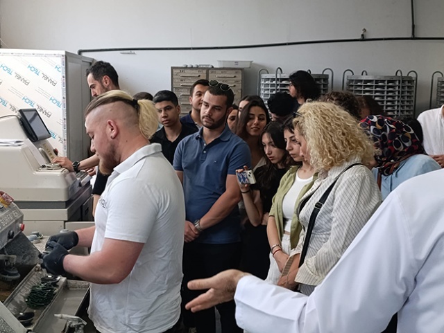 Ege Üniversitesi Optisyenlik Bölümü Akay Rx Laboratory Ziyareti