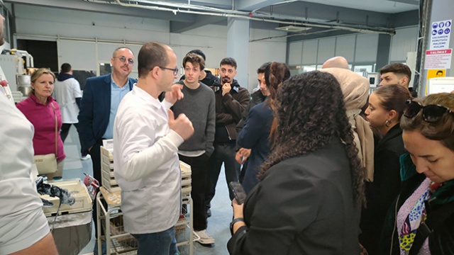 İzmir Tınaztepe Üniversitesi Optisyenlik Bölümü Akay Rx Laboratory Ziyareti