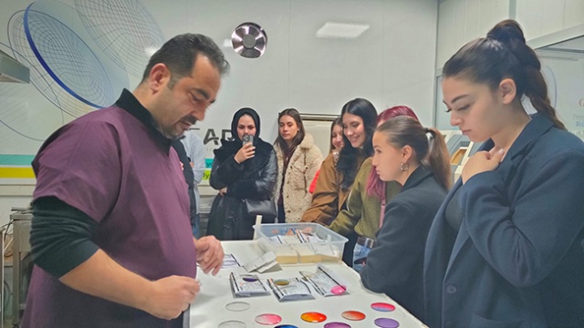 İzmir Tınaztepe Üniversitesi Optisyenlik Bölümü Akay Rx Laboratory Ziyareti