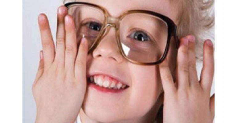 Göz kayması olan çocuk mutlaka gözlük kullanmalı