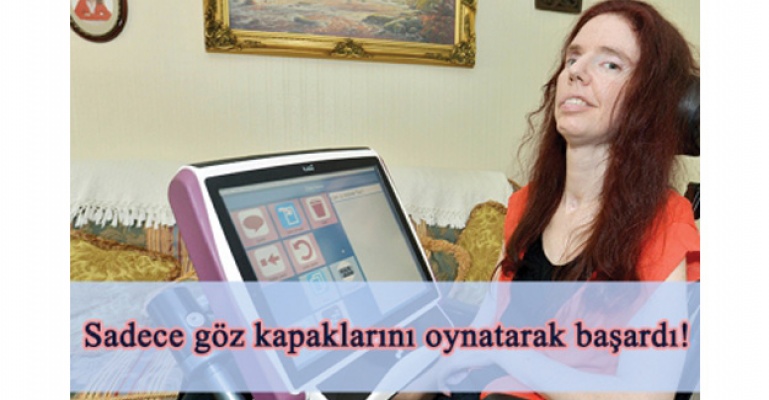 Göz kapaklarını oynatarak diploma aldı!