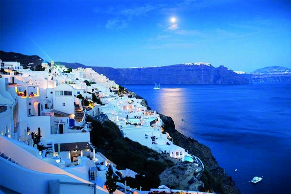 Santorini bir gerçek ise diğerleri yalandır!